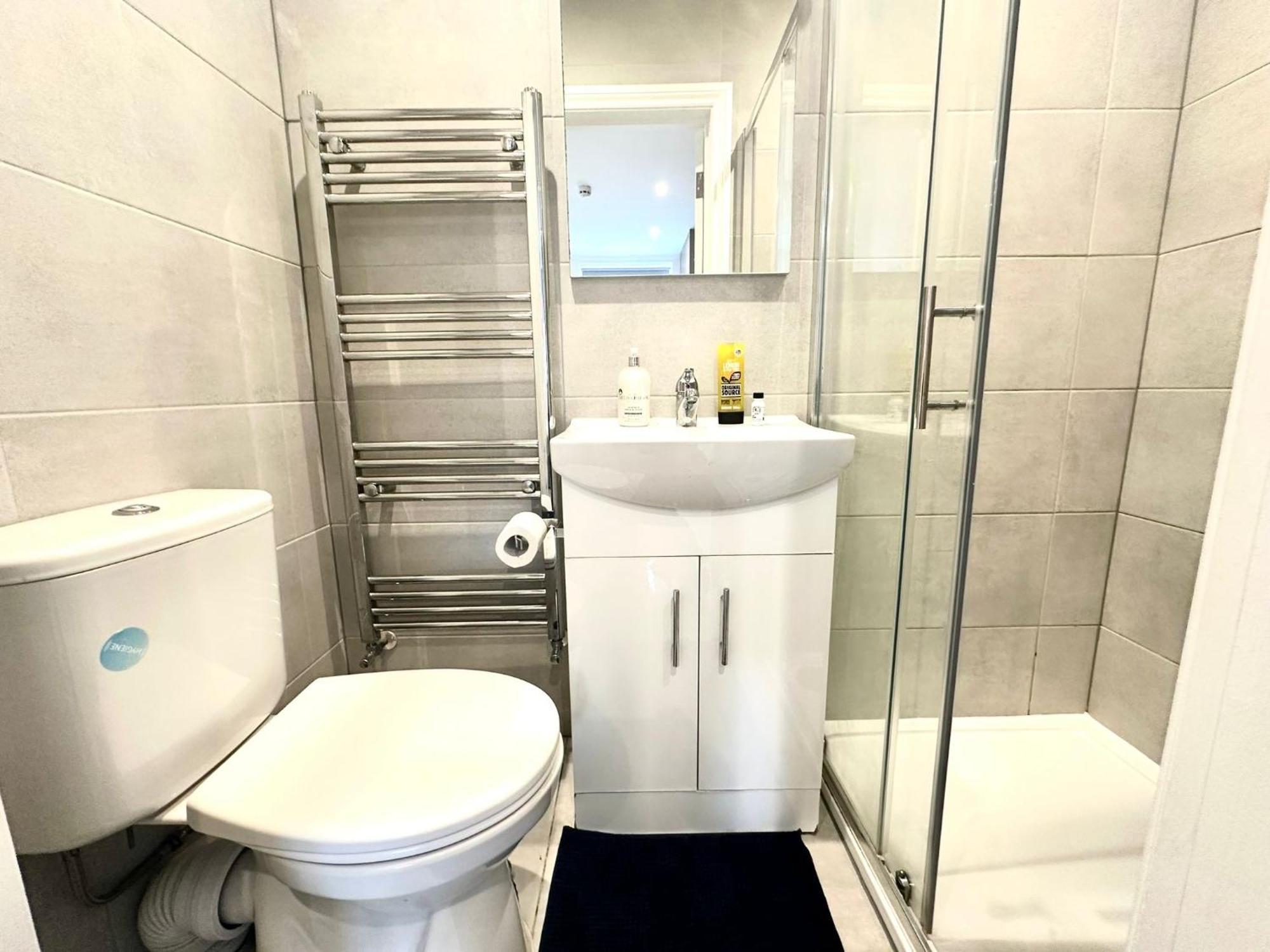 Bright Modern, Private Apartment,15 Mins To Central London Hendon Exteriör bild